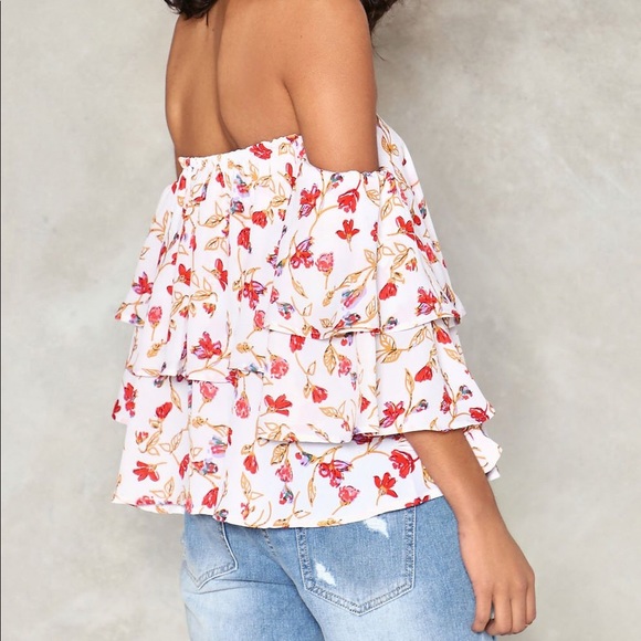 Running Through the Garden Floral Top - Picture 4 of 6